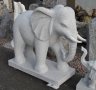 Elefant massiv aus Granit mit Kind